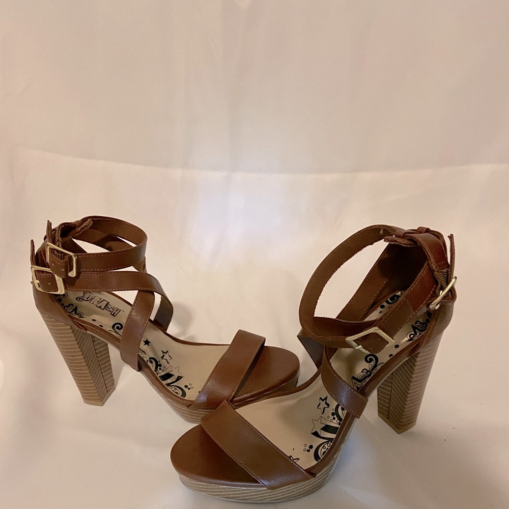 Tan platform heels Size 7 women’s